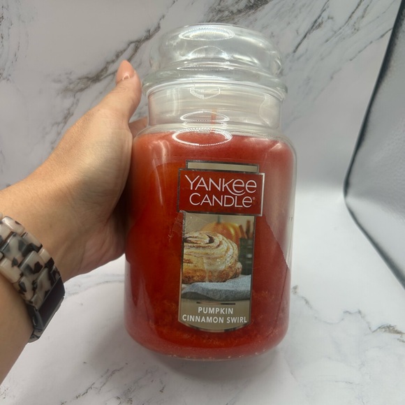 Yankee Candle Bundle of 2 Large 22oz Pumpkin Cinnamon Swirl Parisian Holiday - Picture 2 of 12